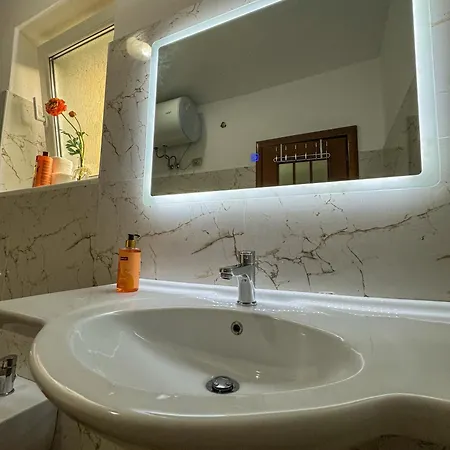 Apartman Private Ground Floor Apt New Bazaar Tirana
