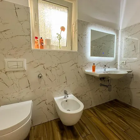 Private Ground Floor Apt New Bazaar Apartman *