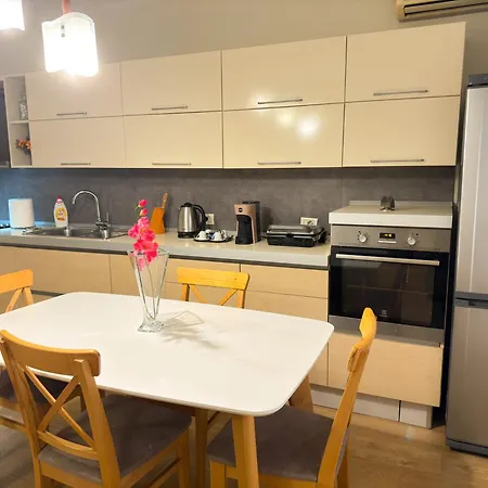 Private Ground Floor Apt New Bazaar * Tirana